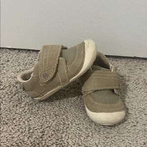 Stride rite toddler shoe